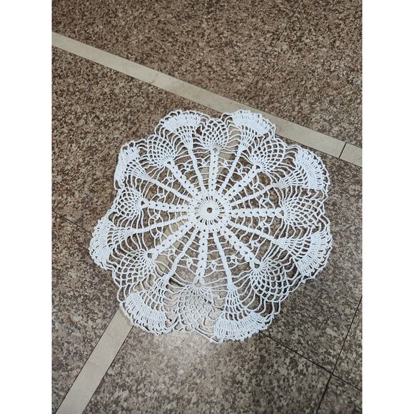 8 White Hand Crocheted Elegant Round Doilies Table Topper Mat Cottage Core - Picture 6 of 16